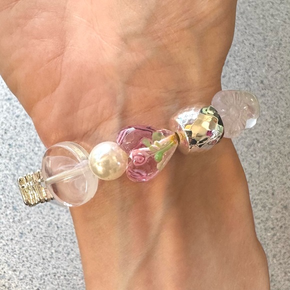 Avon Beaded Chic Charm bracelet Romance NIB NWT pearl butterfly rose stretch Y2K - Picture 7 of 12